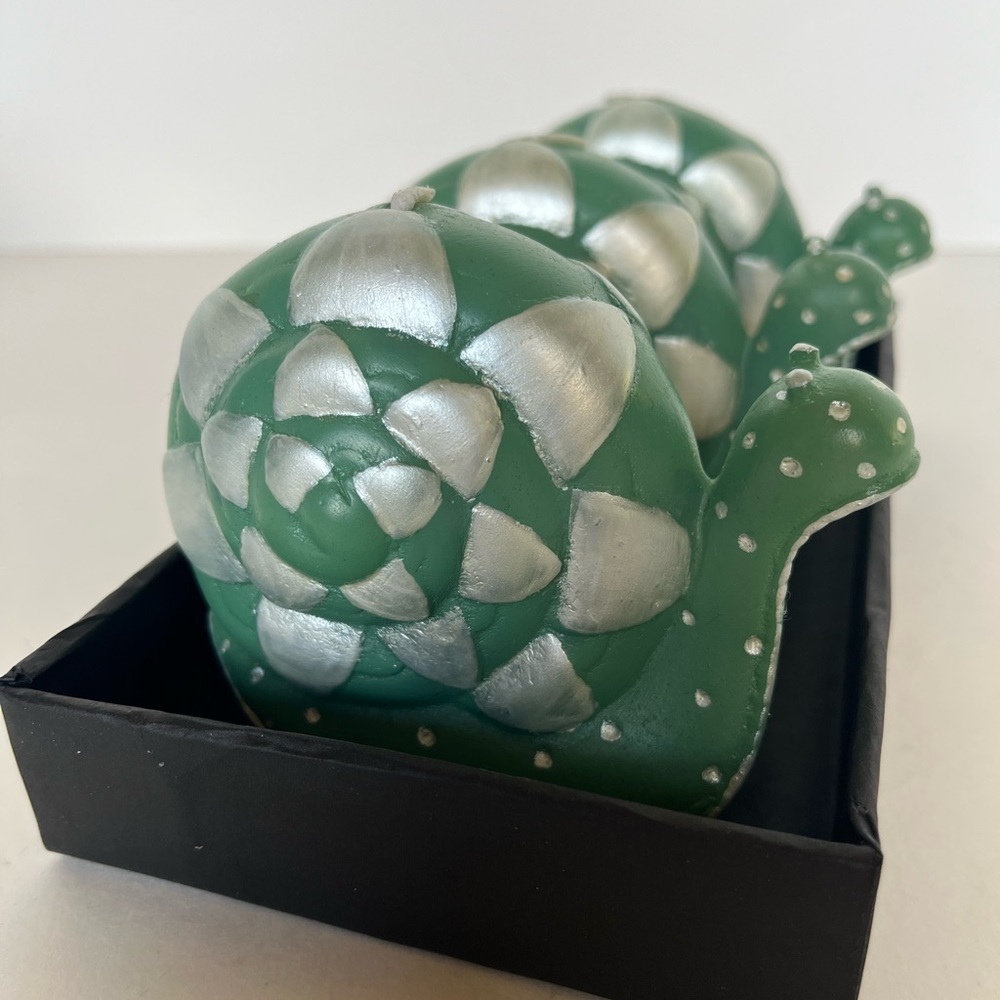 New in Box MacKenzie-Childs Glow Set of Snail Shaped Candles Emerald Check - Picture 5 of 13